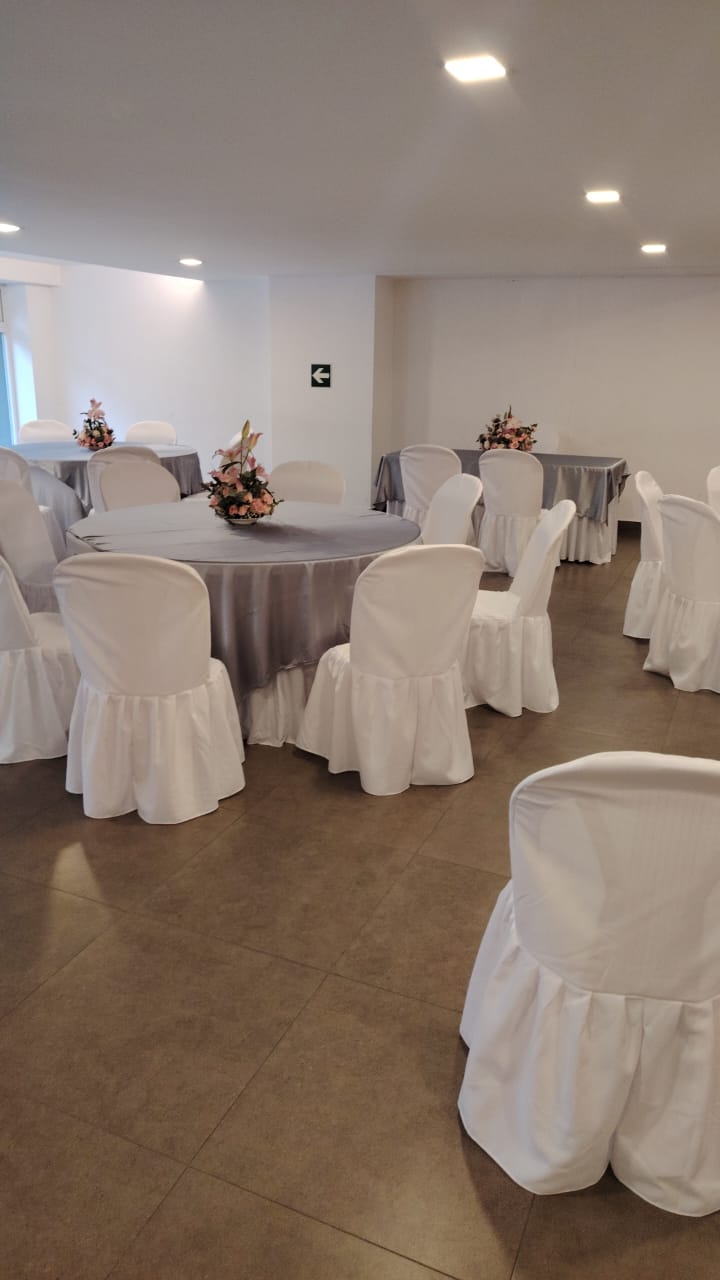 Sillas y mesas para eventos